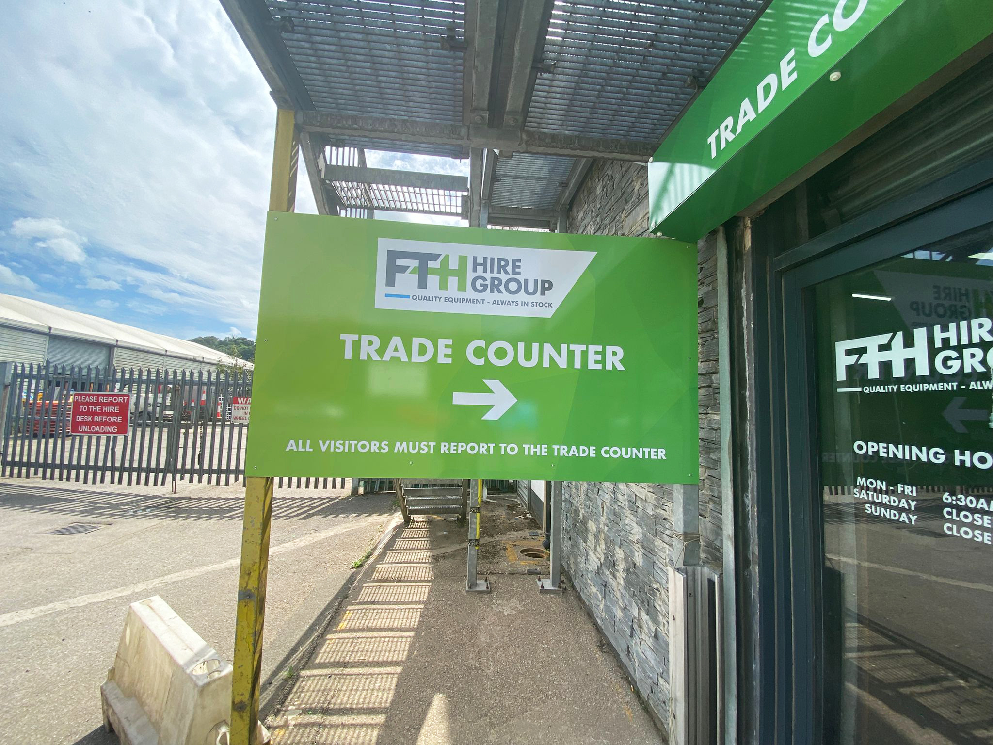 Ponty Hire 10.jpg (1.31 MB)